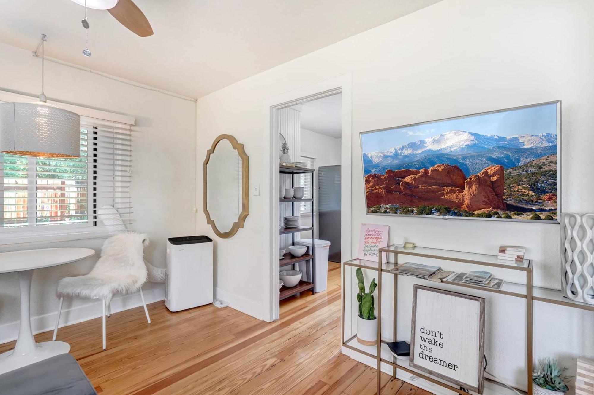 Villa Vintage Tiny House Cute 1Bdrm Big Appeal à Colorado Springs Extérieur photo